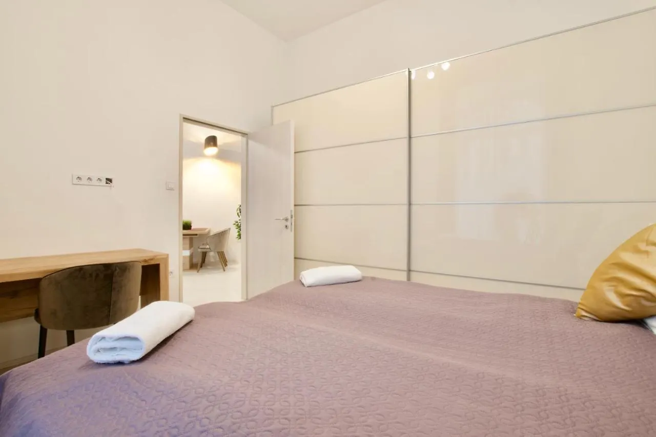 Premium Apartments By Hi5 - Elegant Suites Budapest