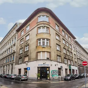 Appartement 3 Bedrooms Bright Flat In The Heart Of The -free Parking Need Reservation, Boedapest