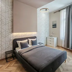 Appartement Amora Homes 3 Bedrooms Bright Flat In The Heart Of The -free Parking Need Reservation, Boedapest