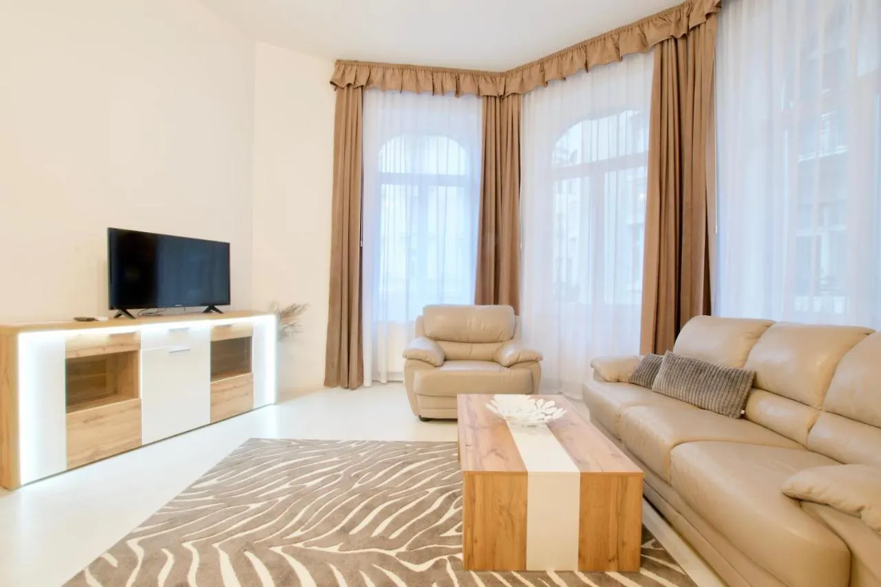 Premium Apartments By Hi5 - Elegant Suites Budapest 0*,  Hungary